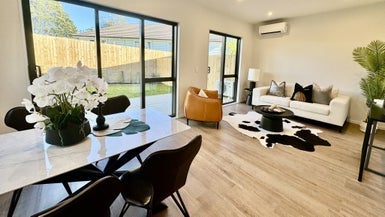 2/143 Carlisle Road, Northcross, Auckland - Carousel 1