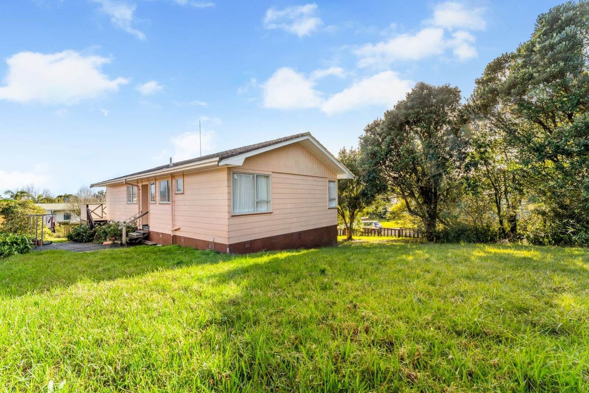 1 Pankhurst Place, Sunnyvale, Auckland - Carousel 2