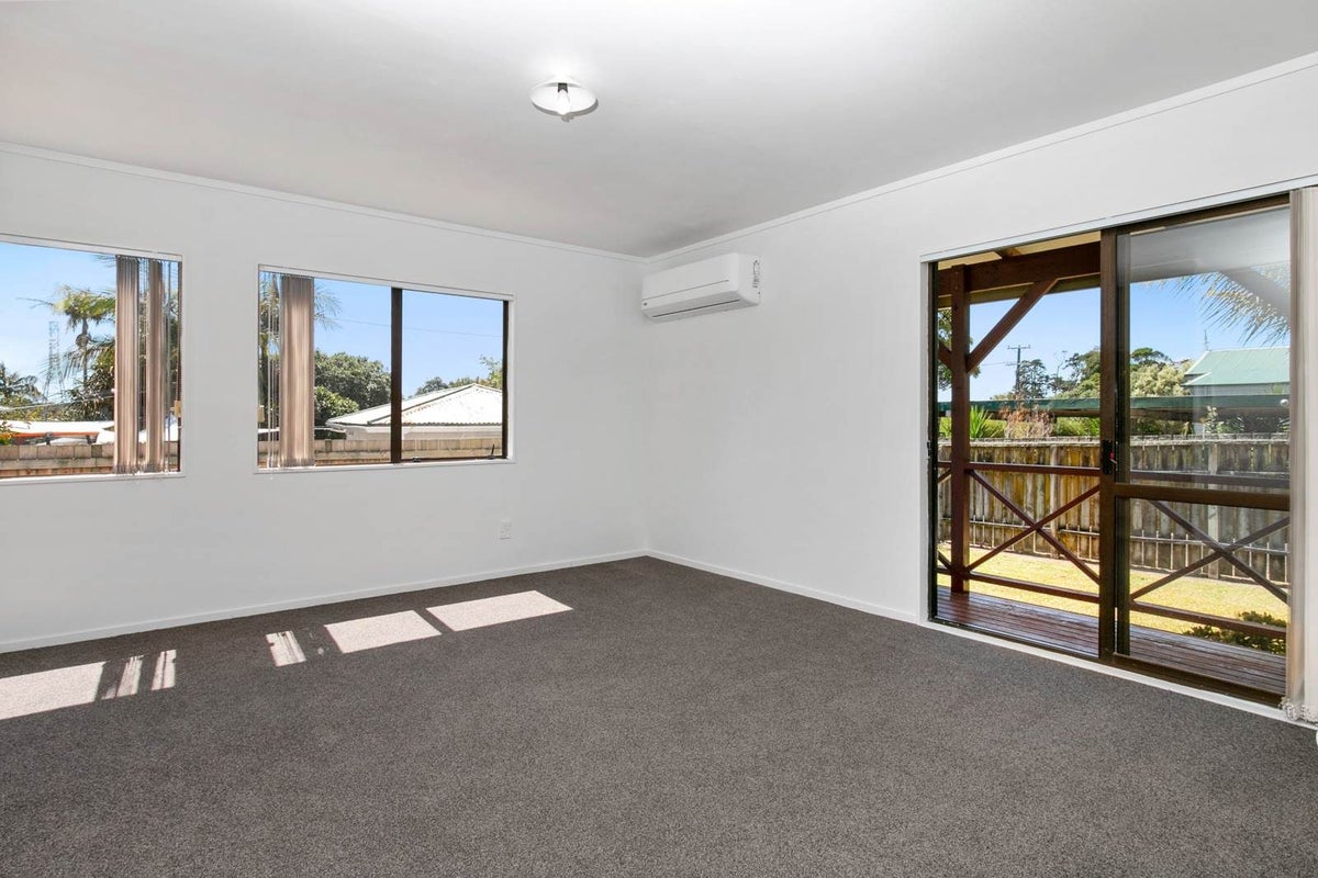 2/26 Queen Mary Avenue, New Lynn, Auckland - Carousel 2