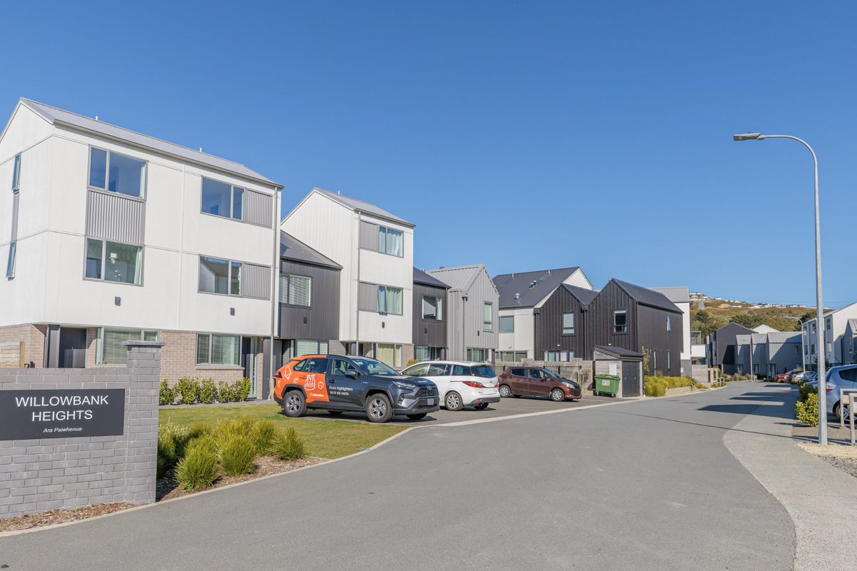 40 Ara Paiwhenua, Tawa, Wellington - Carousel 2