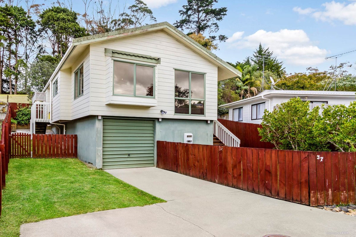 37 Loughanure Place, Massey, Auckland - Carousel 2