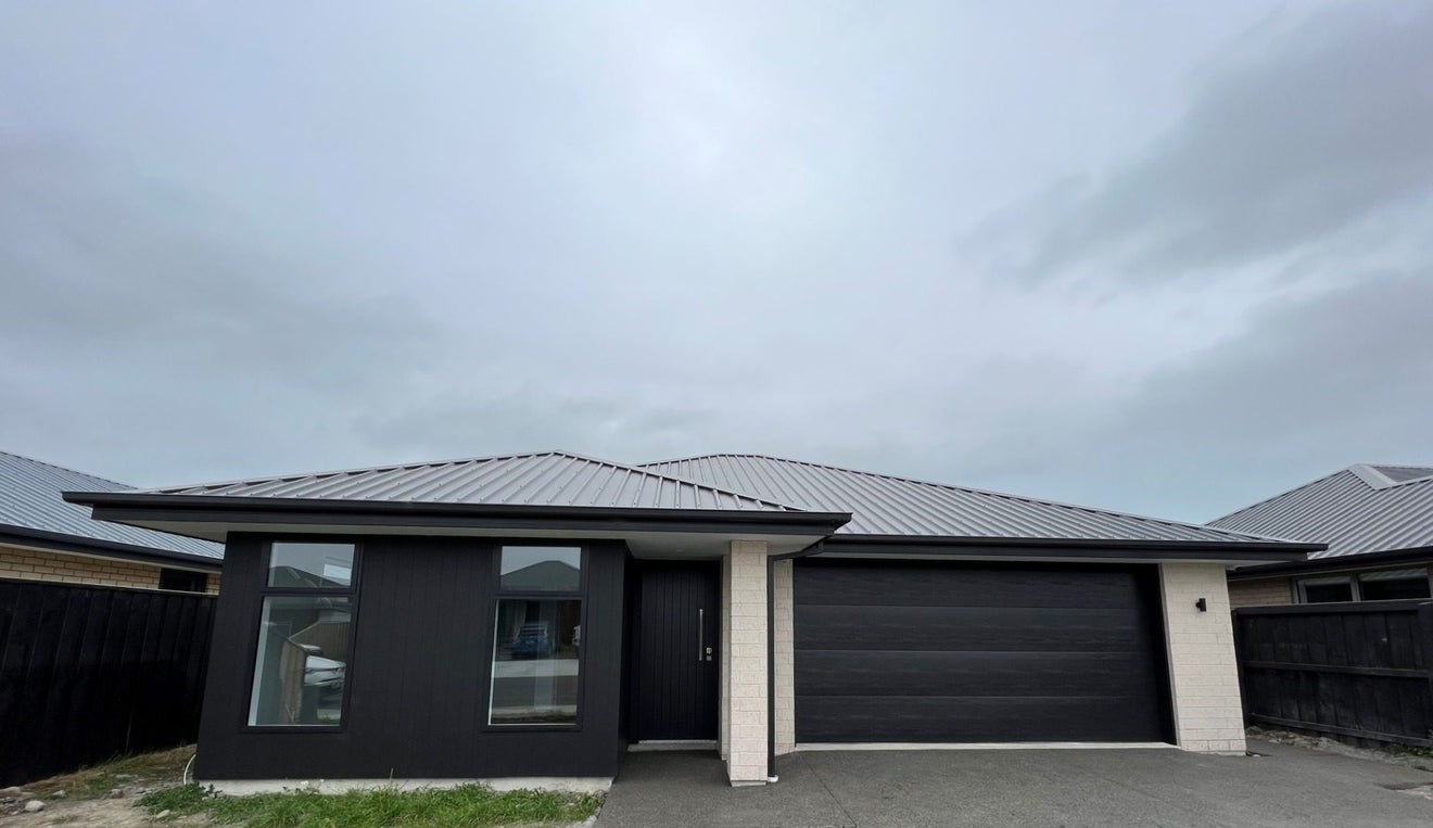11 Barnett Street, Woodend, Woodend - Carousel 1