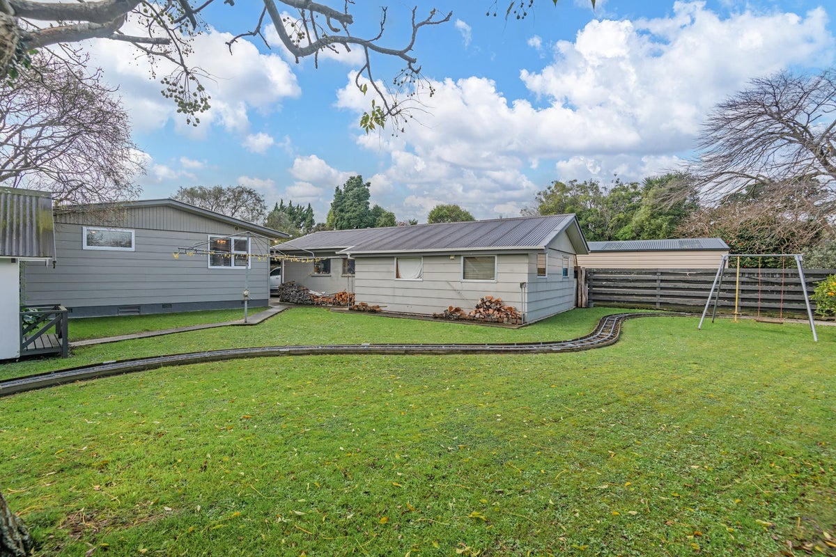 99 Ruamahanga Crescent, Terrace End, Palmerston North - Carousel 22