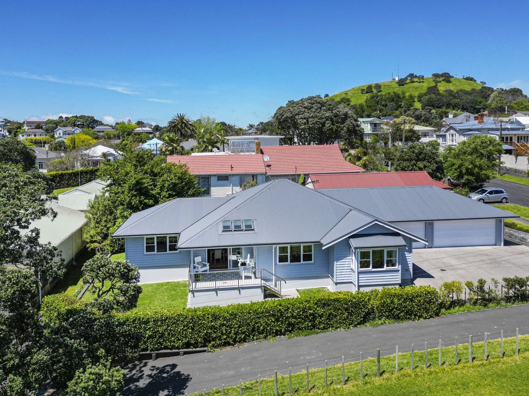 8 Empire Road, Devonport, Auckland - Carousel 1