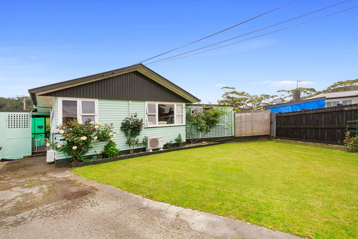 79 Karamu Crescent, Wainuiomata, Lower Hutt - Carousel 1
