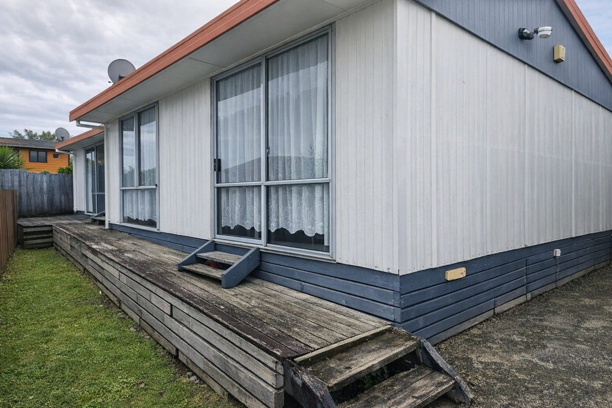 2/5 Kirklow Place, Goodwood Heights, Auckland - Carousel 1