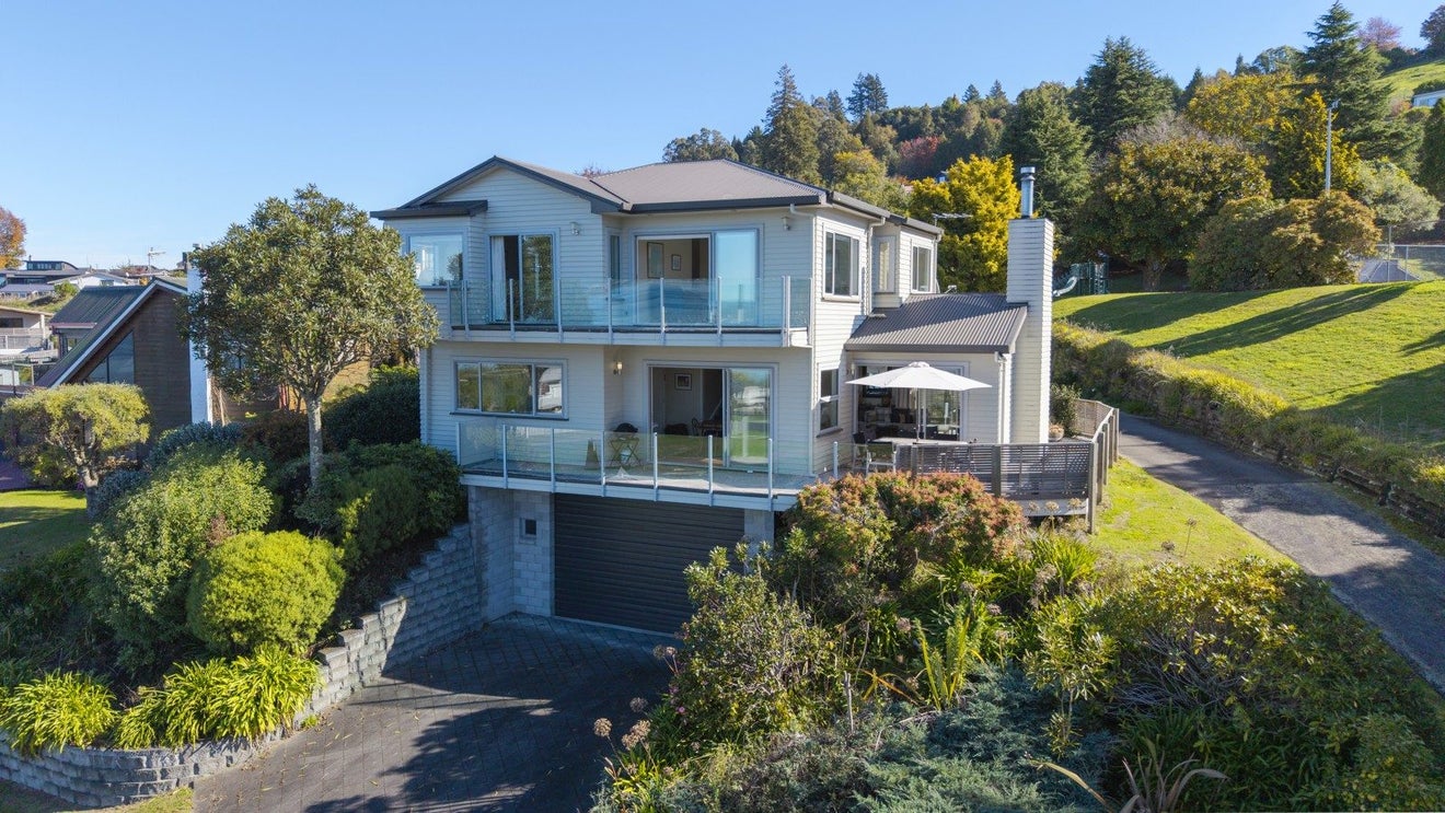 10 Wakeman Road, Acacia Bay, Taupo - Carousel 1