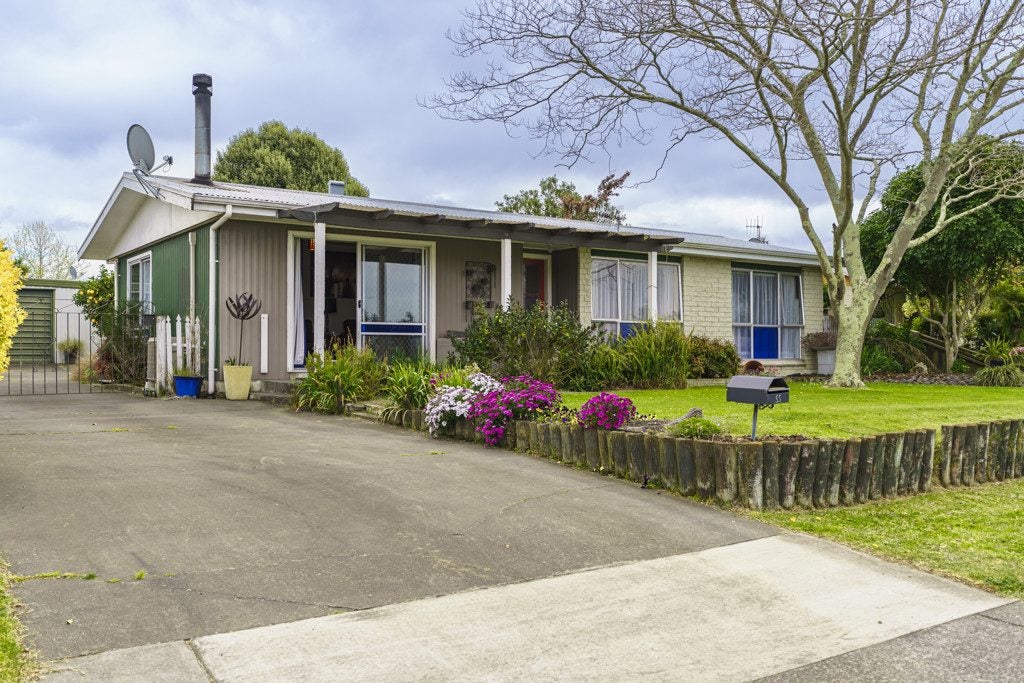 55 Caernarvon Drive, Flaxmere, Hastings - Carousel 1
