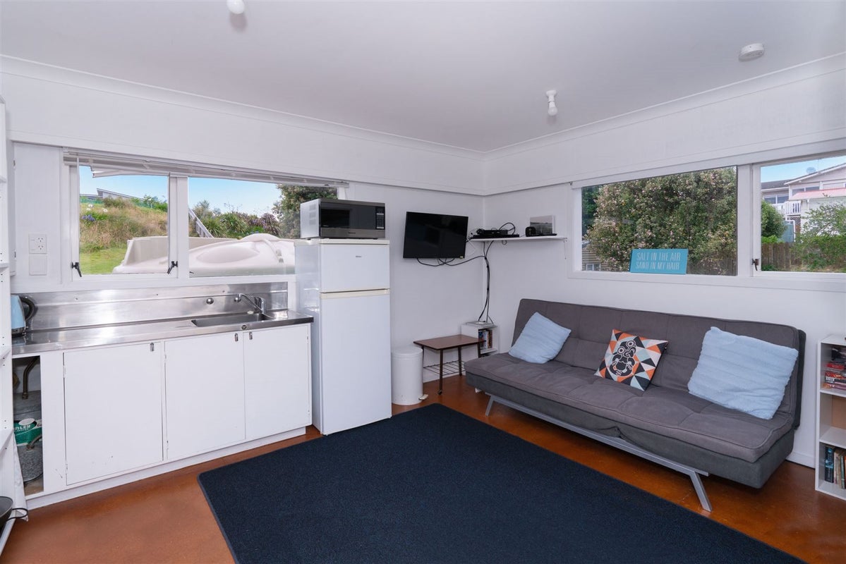 82 Kahukura Avenue, Waitarere Beach, Levin - Carousel 1