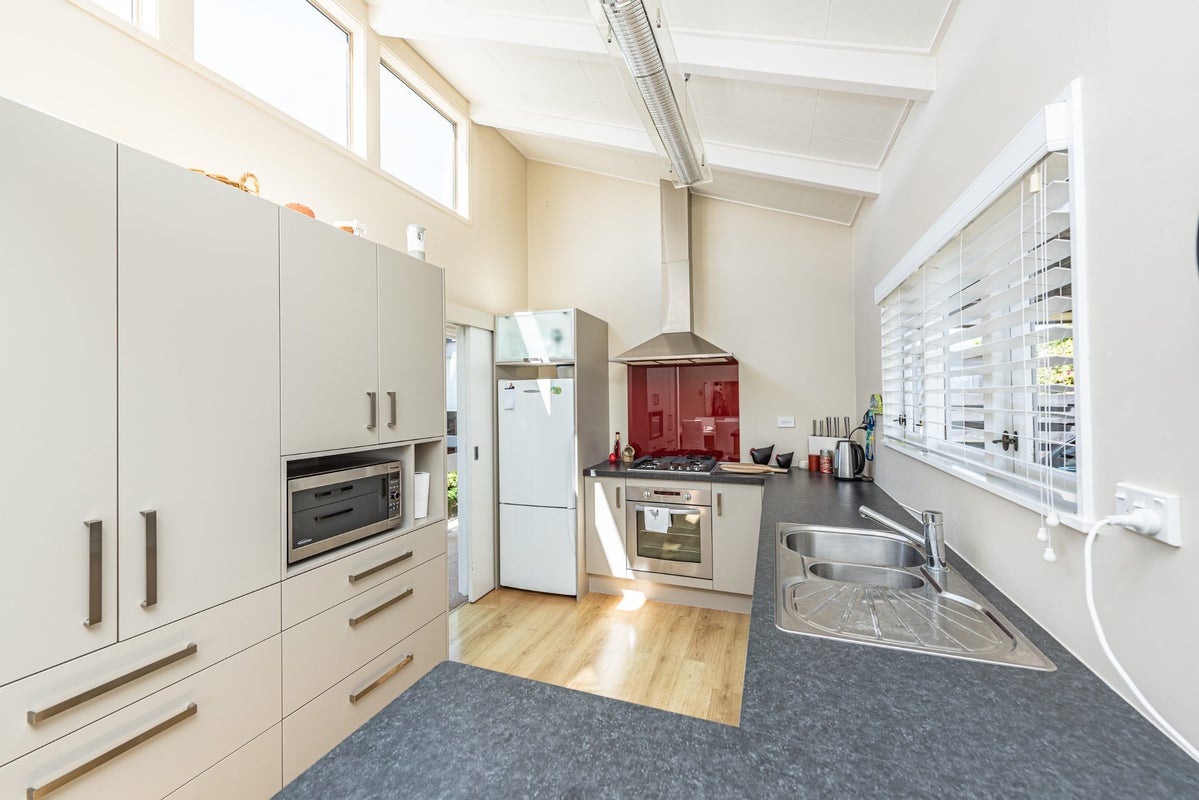 3 Exeter Crescent, Springvale, Whanganui - Carousel 2