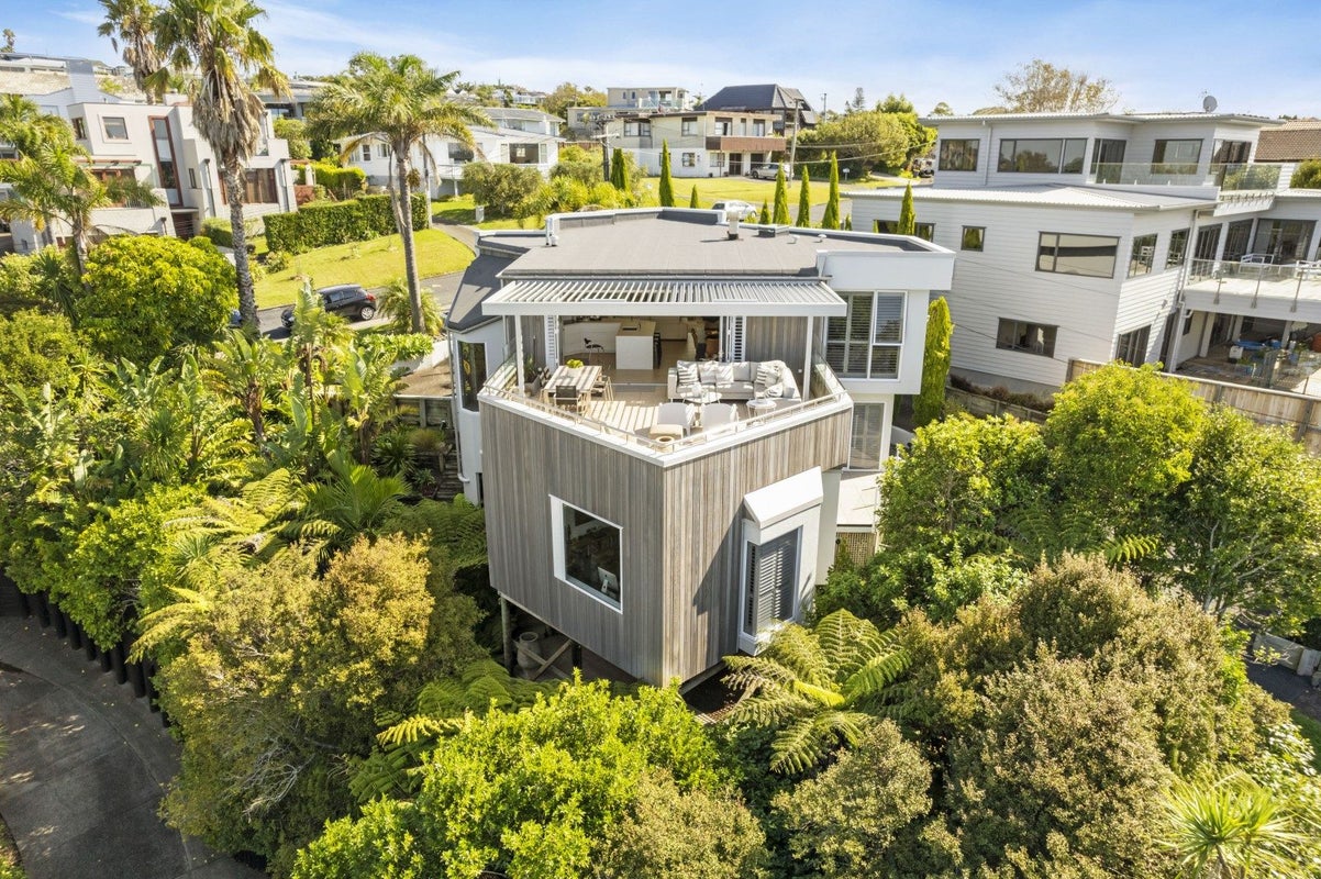 2/39 Eastcliffe Road, Castor Bay, Auckland - Carousel 2