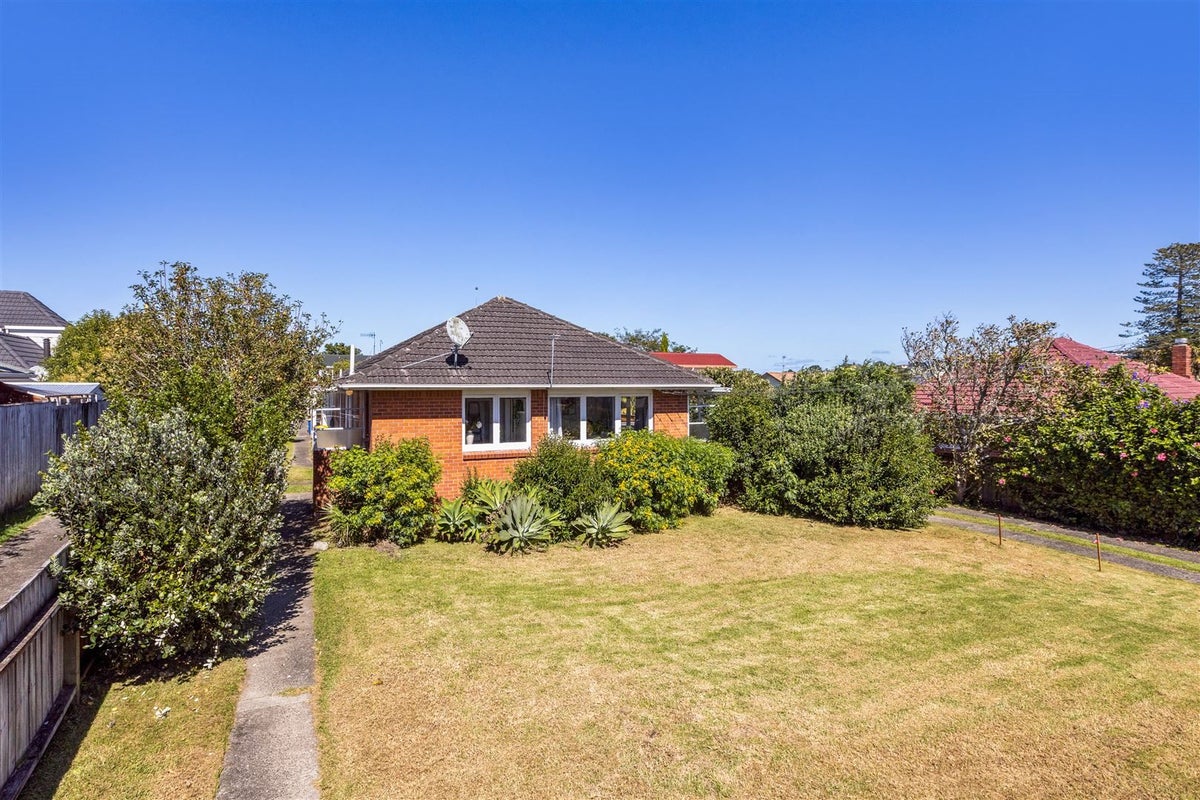 1/134 Onewa Road, Northcote, Auckland - Carousel 20