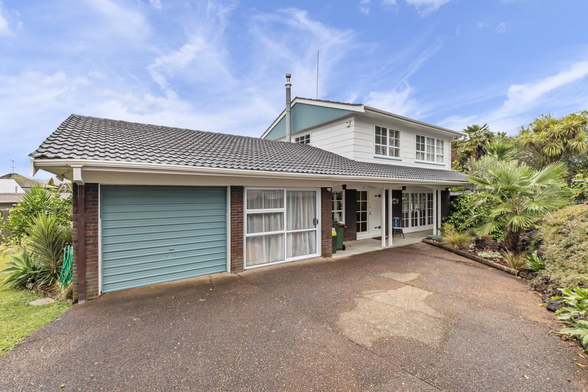 7 Coulthard Terrace, Opaheke, Papakura - Carousel 1