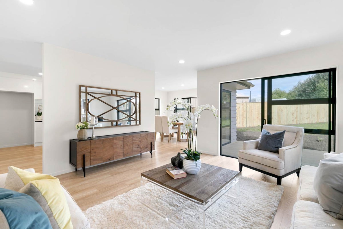 26C Ussher Place, Pakuranga Heights, Auckland - Carousel 1