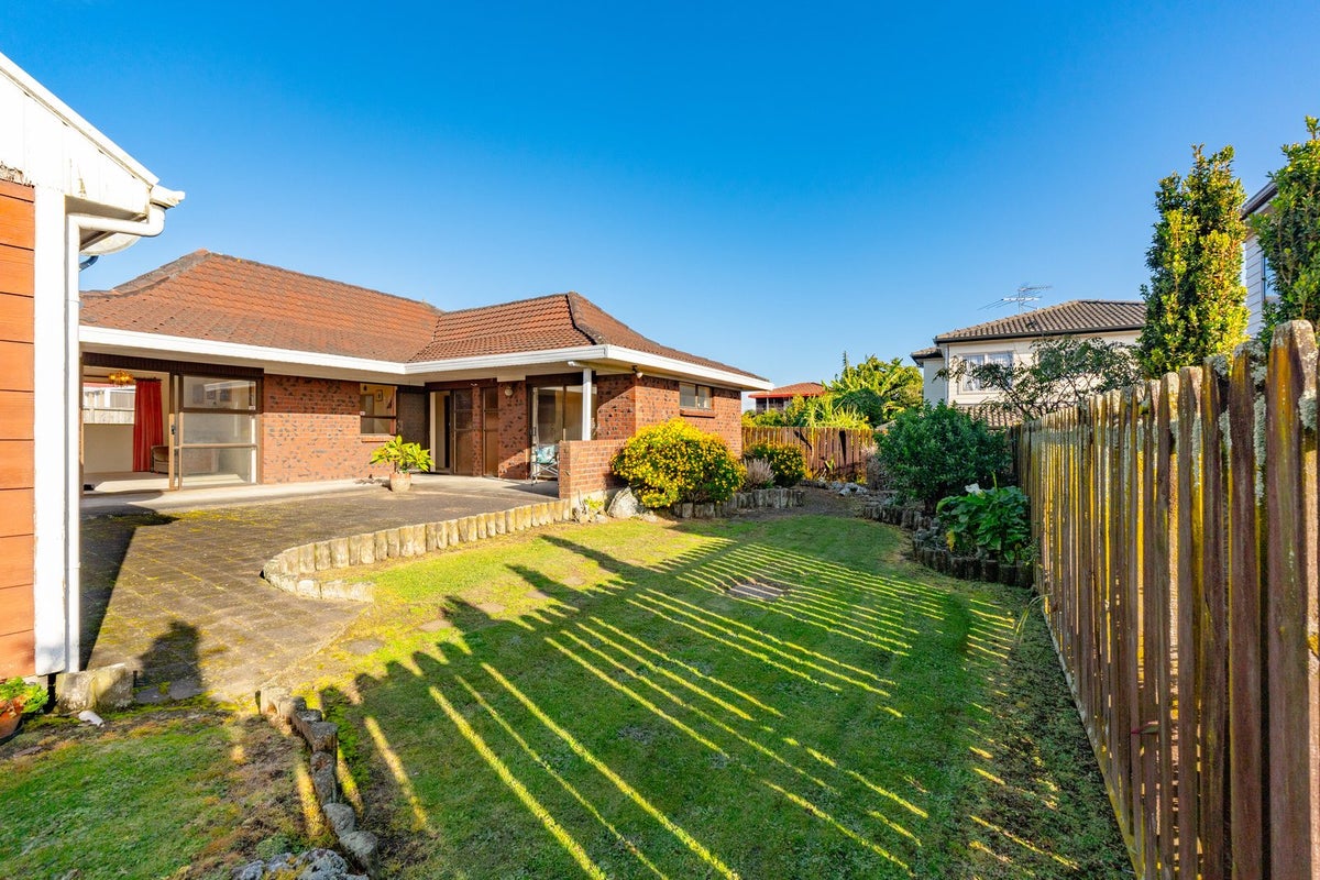 2/58 Birdwood Avenue, Papatoetoe, Auckland - Carousel 2