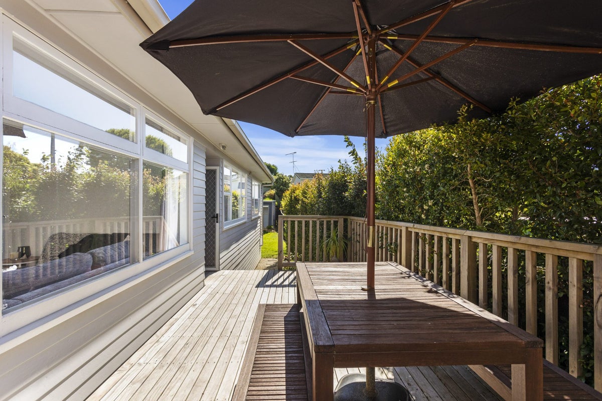 17B Roseneath Place, Birkdale, Auckland - Carousel 2