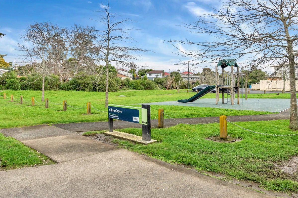 35 Barnea Circle, Glen Eden, Auckland - Carousel 25