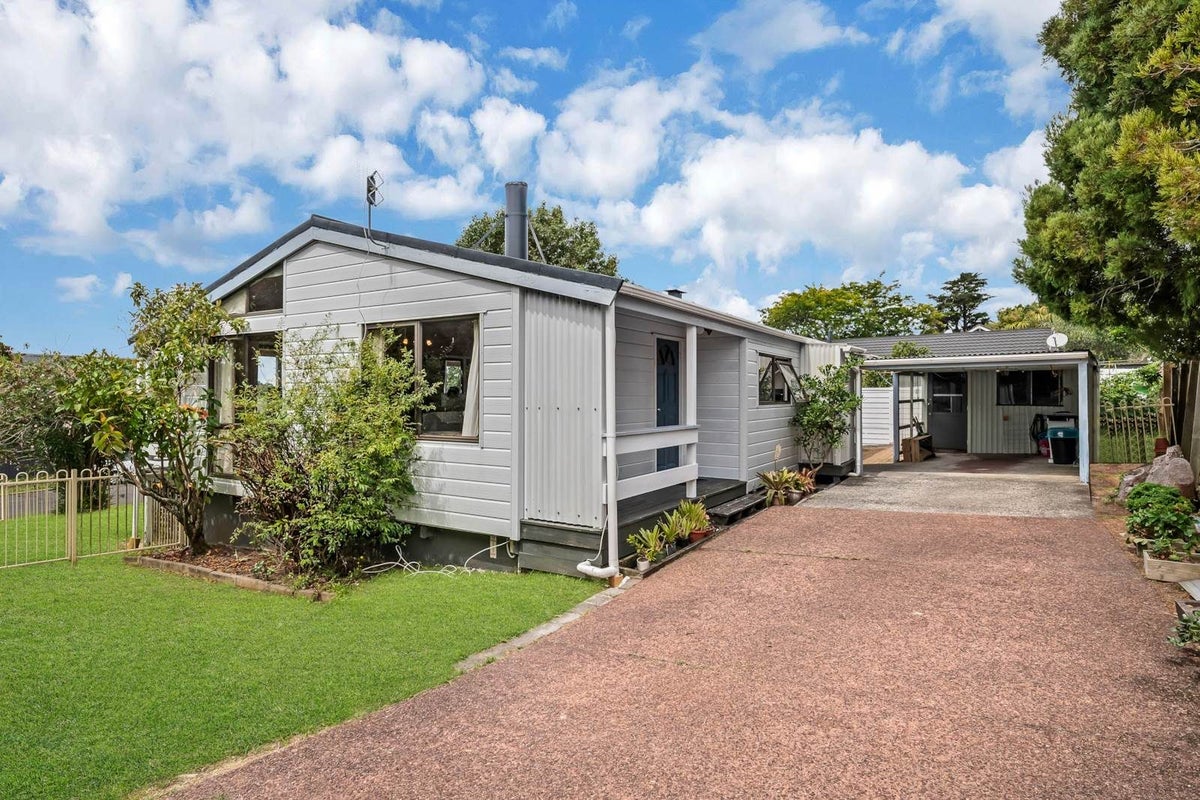 10 Kitewao Street, Northcote, Auckland - Carousel 1