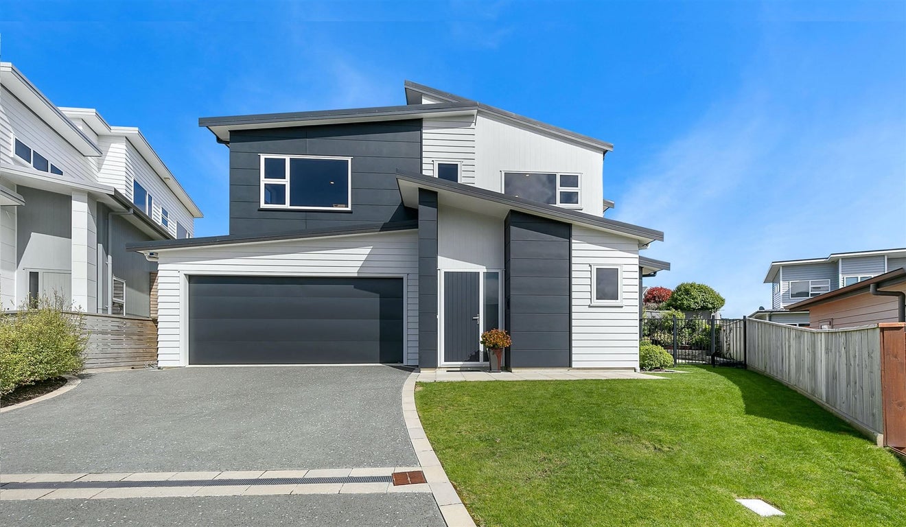 4 Naureen Palmer Grove, Aotea, Porirua - Carousel 1