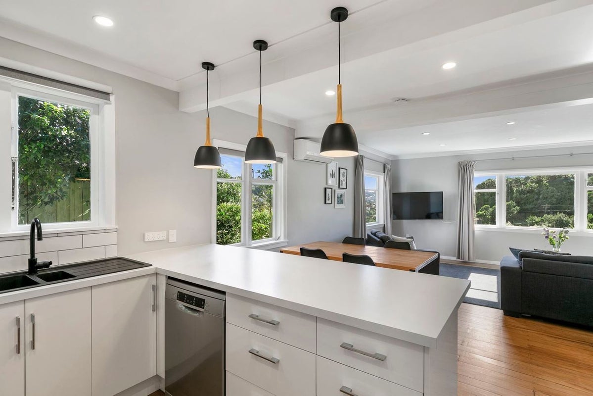 59 Clarence Street, Brooklyn, Wellington - Carousel 1