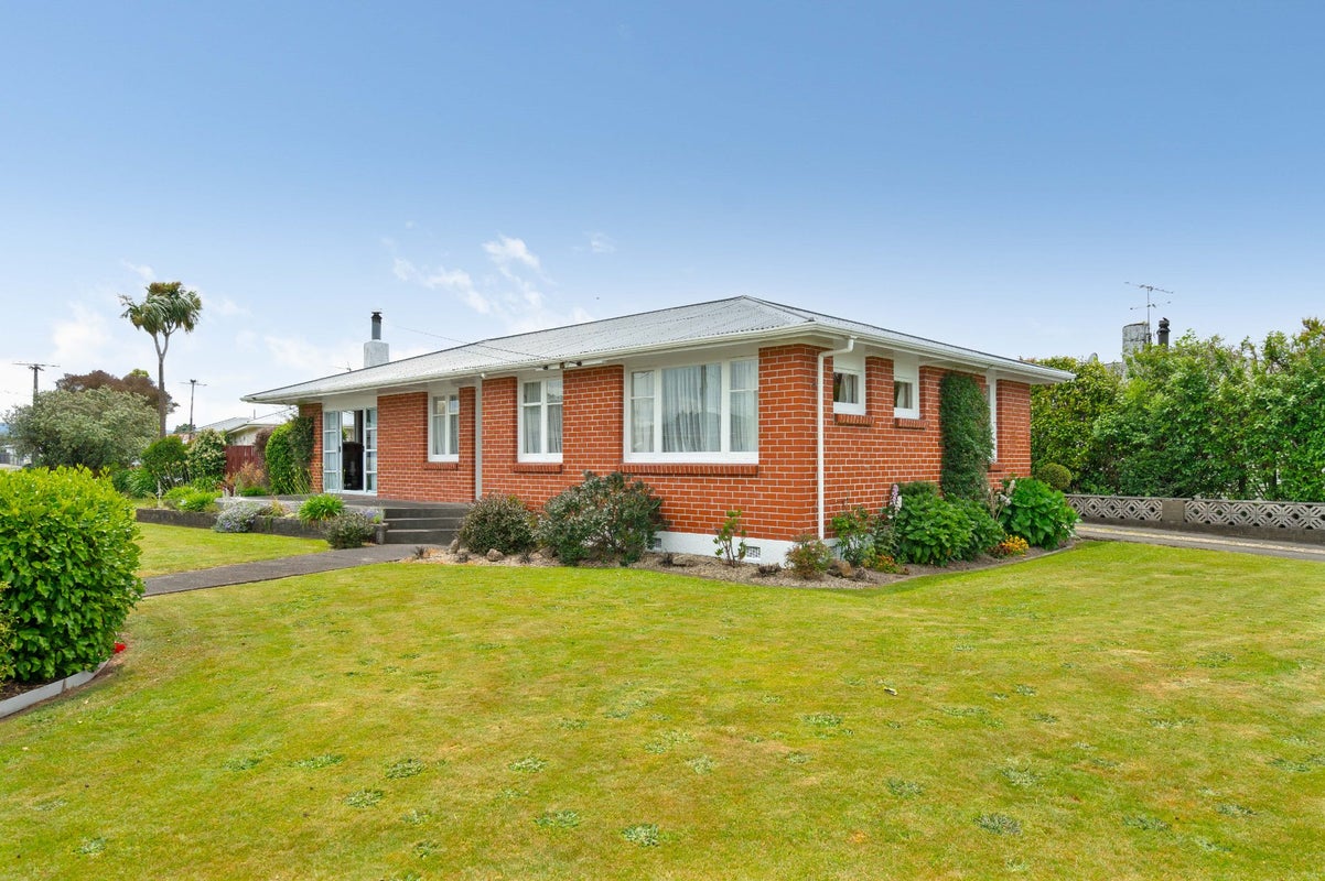 10 Bledisloe Street, Solway, Masterton - Carousel 1
