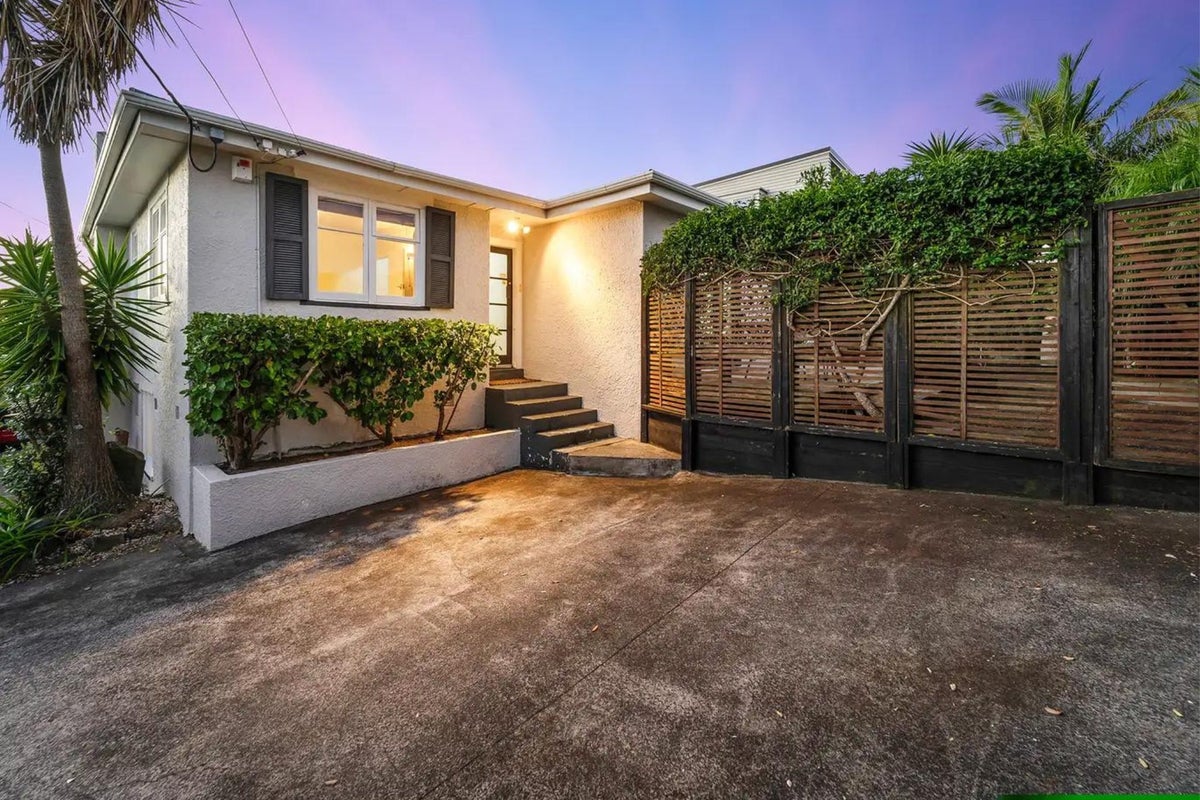 1/50 Sylvan Avenue, Northcote, Auckland - Carousel 1