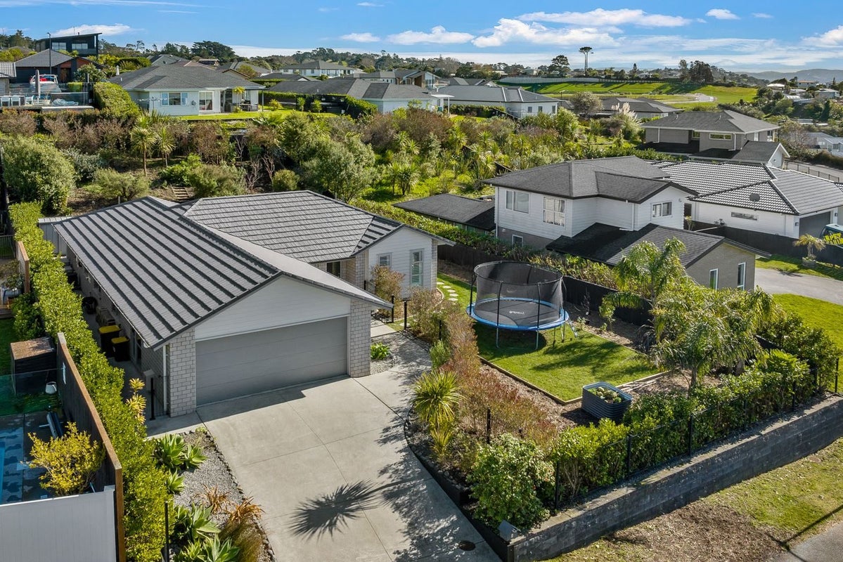 5 Tirohanga Crescent, Stanmore Bay, Whangaparaoa - Carousel 2
