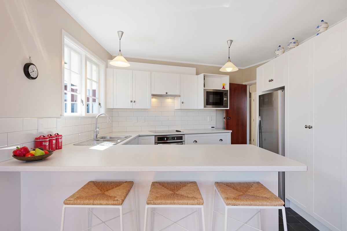 1 Doon Grove, Papakowhai, Porirua - Carousel 2