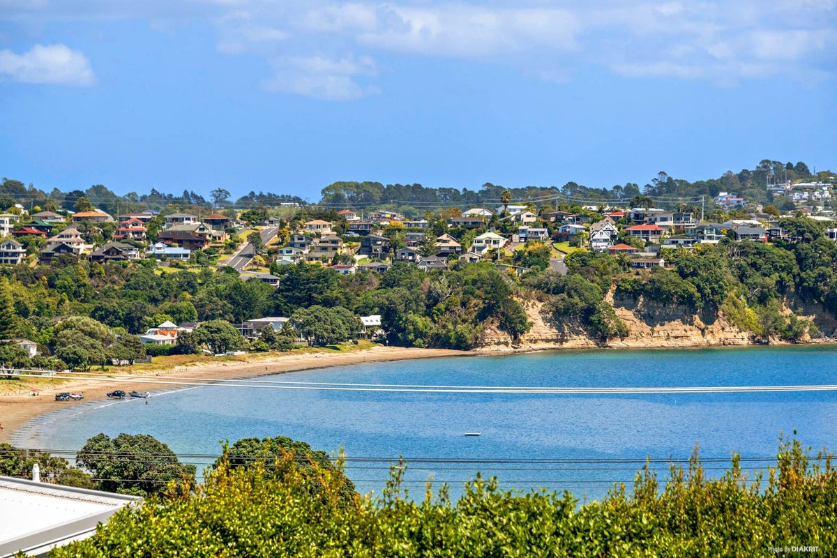 1004 Whangaparaoa Road, Matakatia, Whangaparaoa - Carousel 2