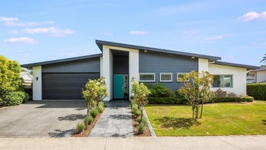 52 Resolution Drive, Whitby, Porirua - Carousel 1