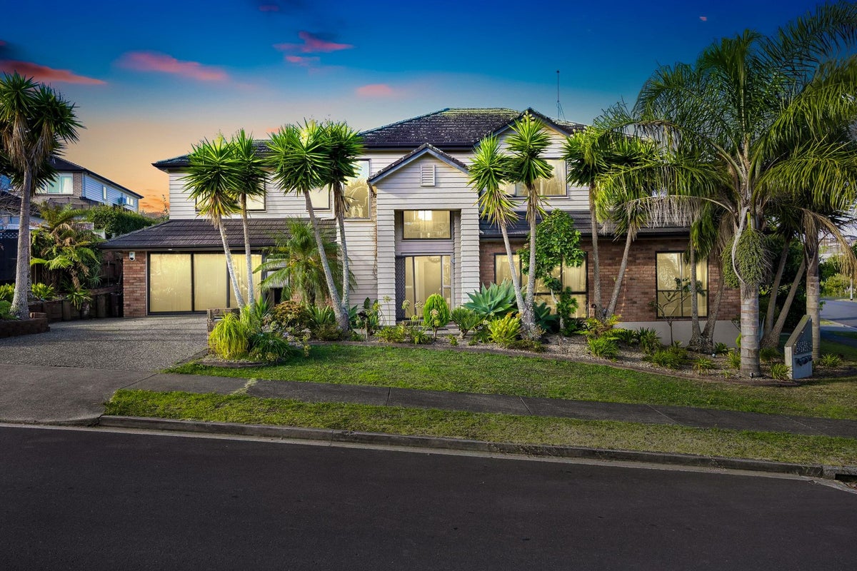 1 Seresin Crescent, Flat Bush, Auckland - Carousel 1