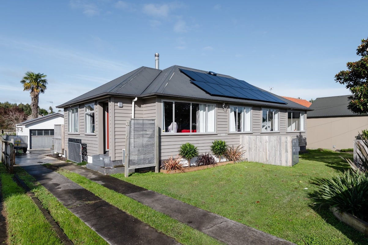 64 Alfred Street, Fairfield, Hamilton - Carousel 1