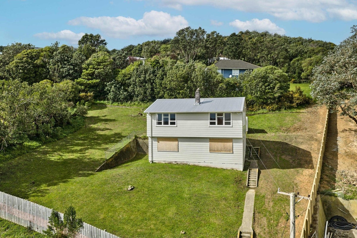 35 Durham Street, Cannons Creek, Porirua, Wellington - Carousel 1