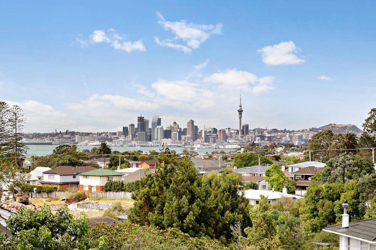 25 Martin Crescent, Northcote, Auckland - Carousel 2