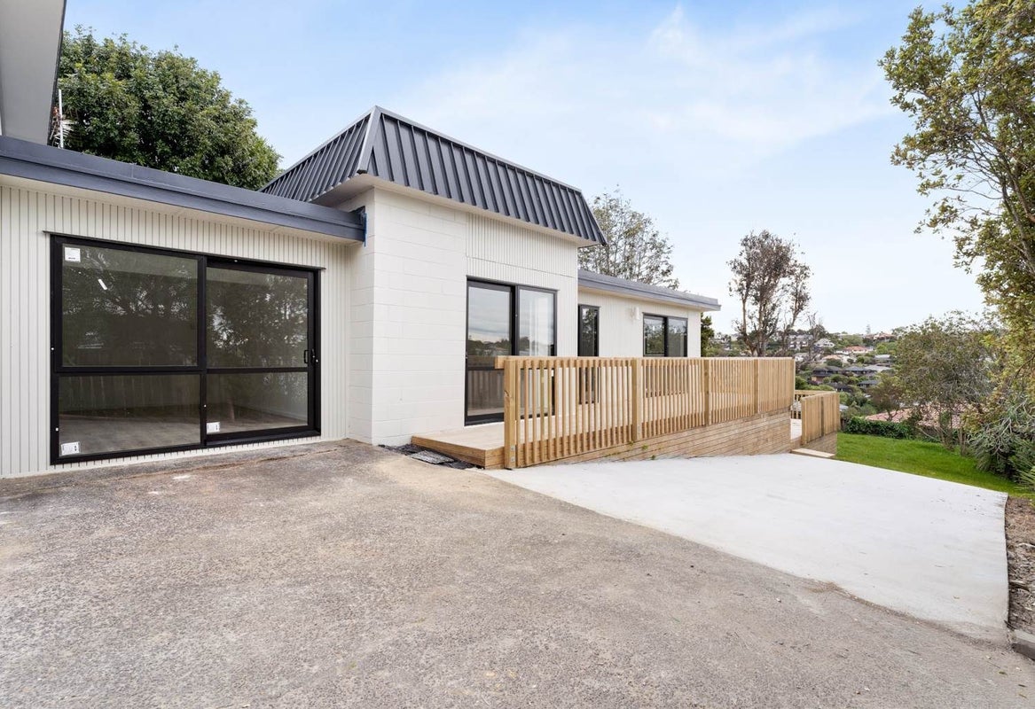 2/612 Beach Road, Browns Bay, Auckland - Carousel 1