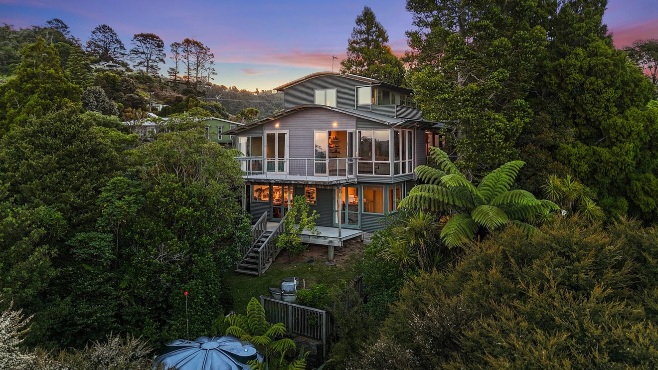318 Forest Hill Road, Waiatarua, Auckland - Carousel 1