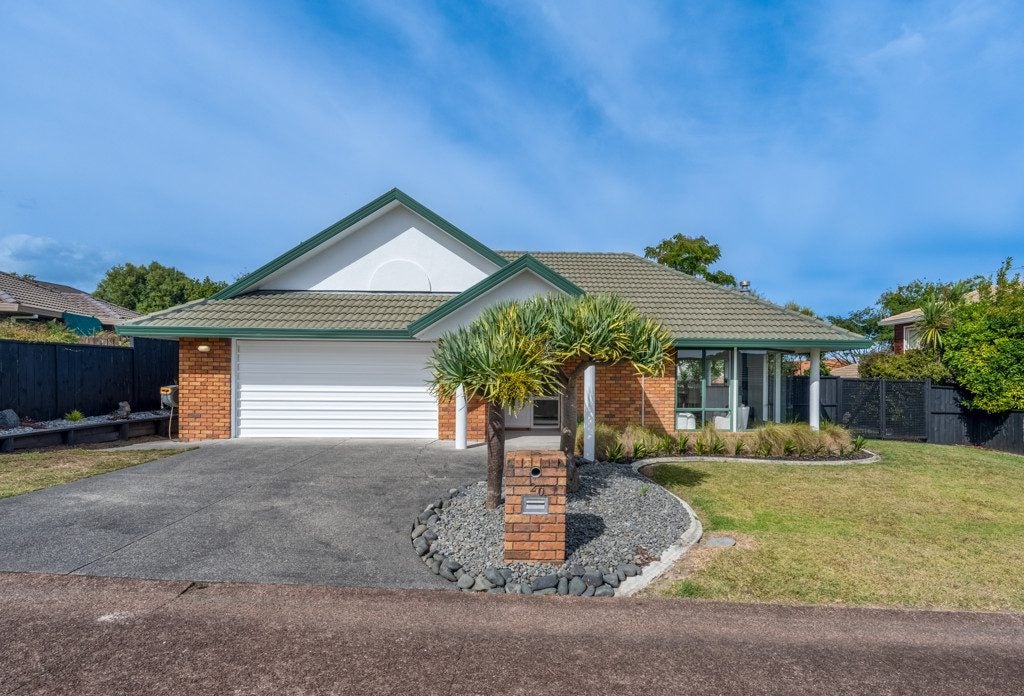 20 Jan Higgins Place, Golflands, Auckland - Carousel 1
