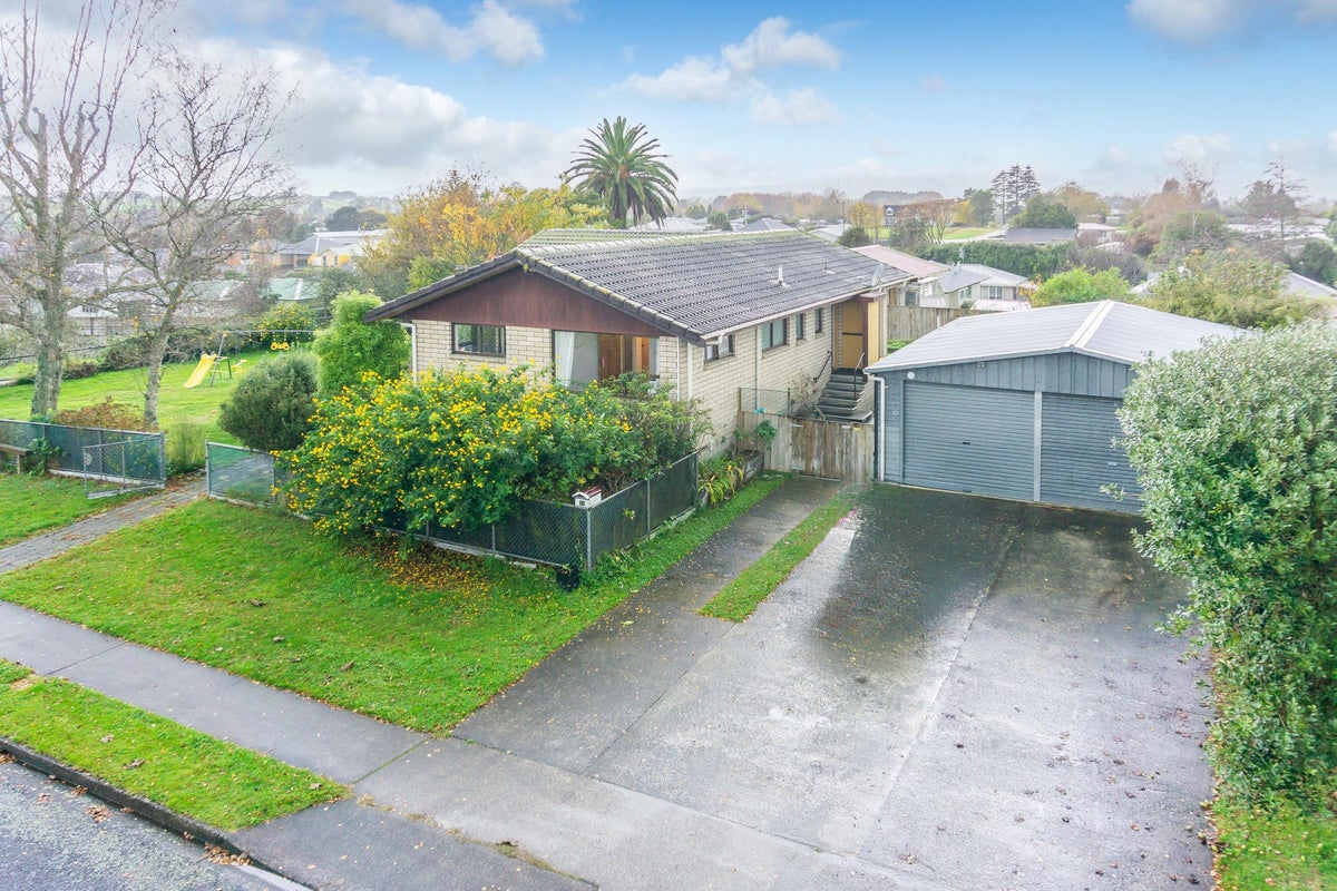 39 Hall Street, Kihikihi, Te Awamutu - Carousel 1