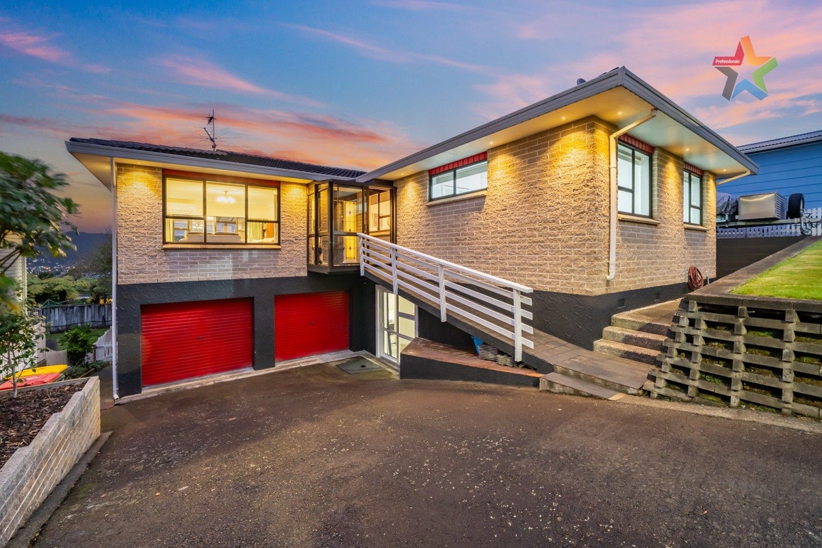 4 Gainsborough Grove, Belmont, Lower Hutt - Carousel 1