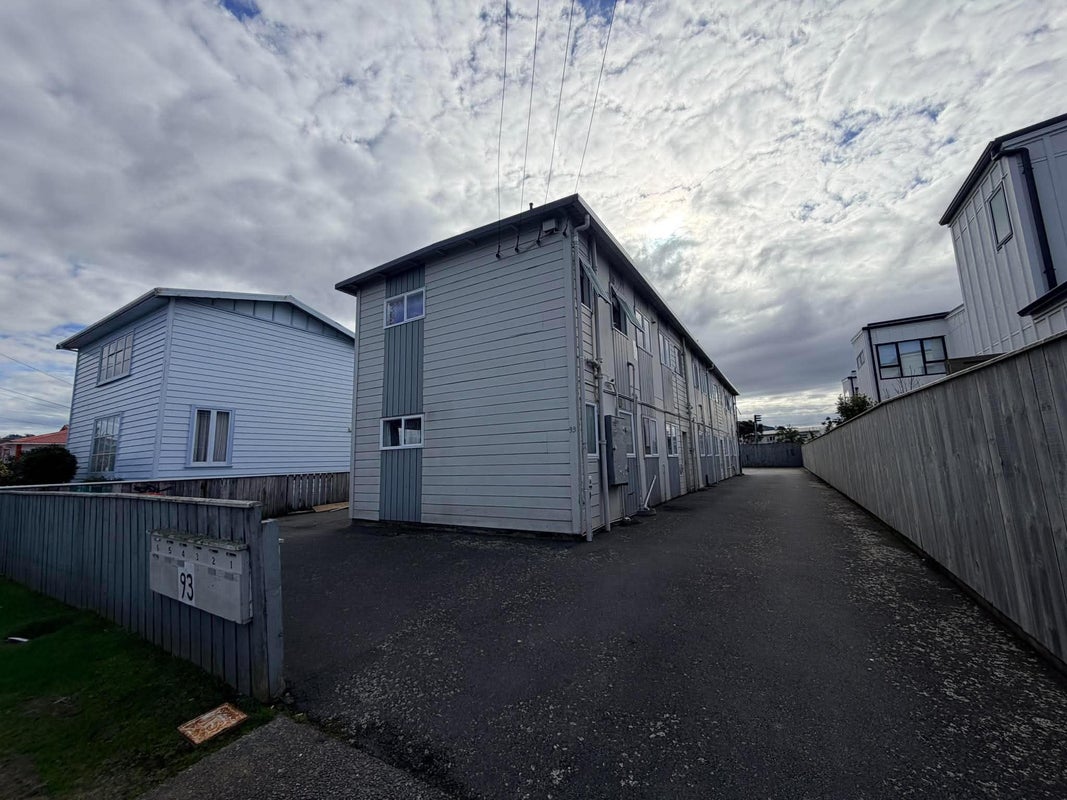 5/93 RANDWICK CRES, Moera, Lower Hutt - Carousel 1
