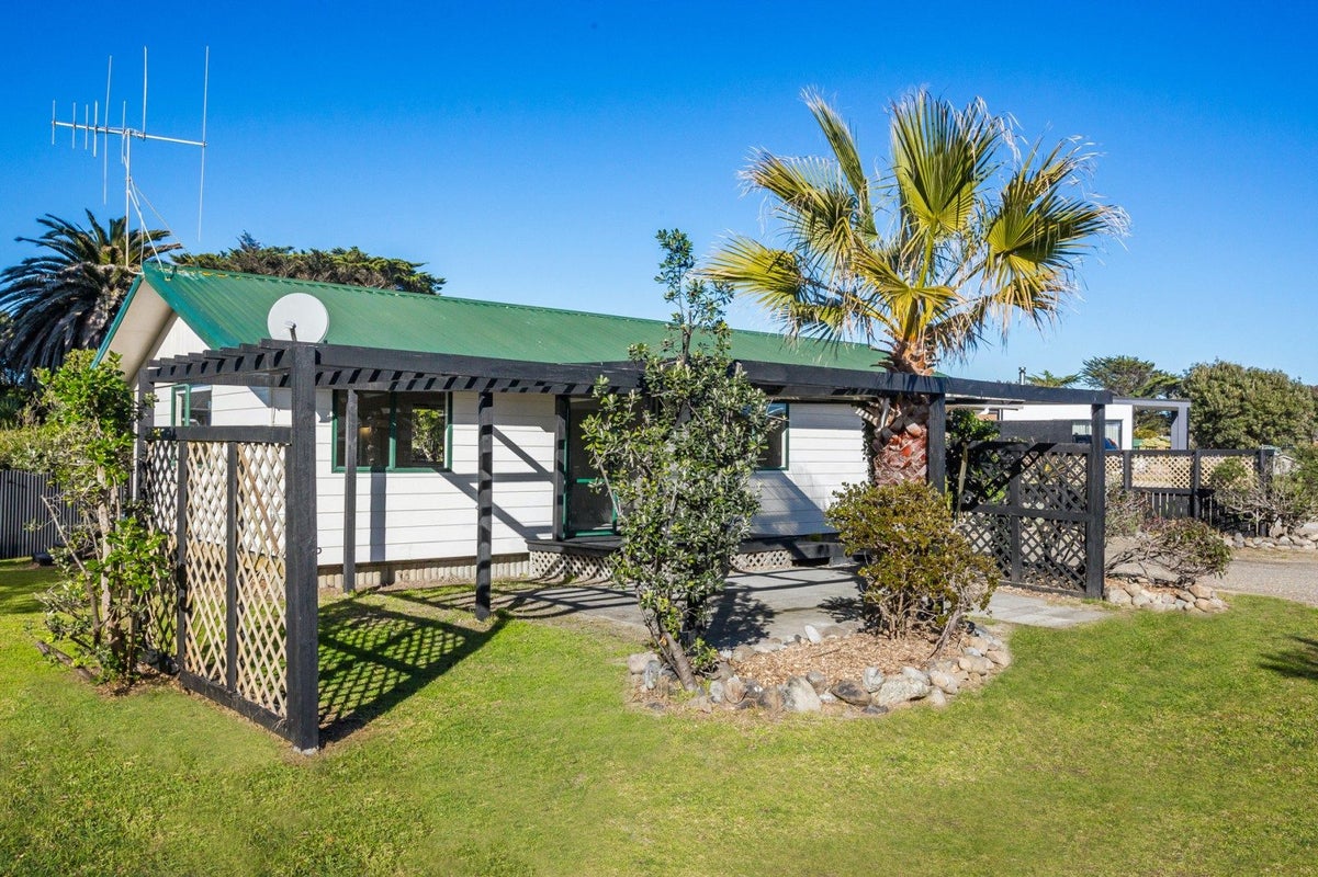 16B Karaka Street, Otaki Beach, Otaki - Carousel 1