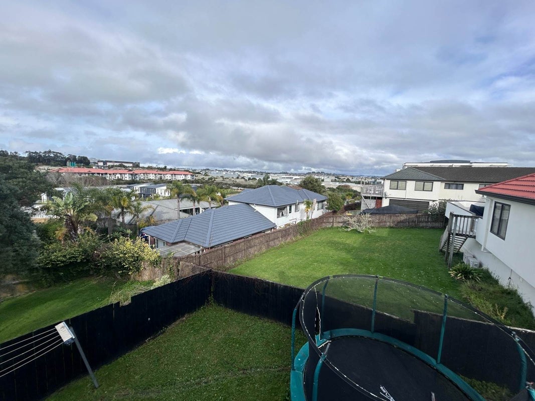 24 Baulcomb Parade, Windsor Park, Auckland - Carousel 12