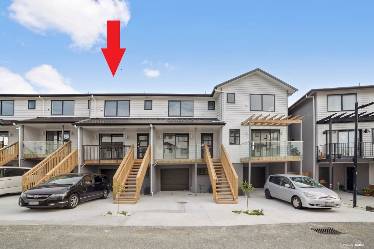 13 Peony Mews, Oteha, Auckland - Carousel 1