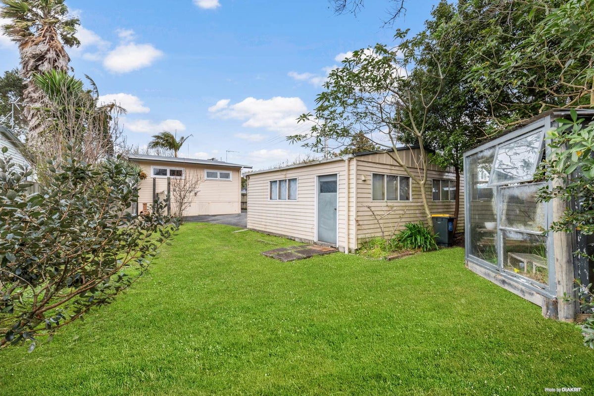 58 Rambler Crescent, Beach Haven, Auckland - Carousel 2