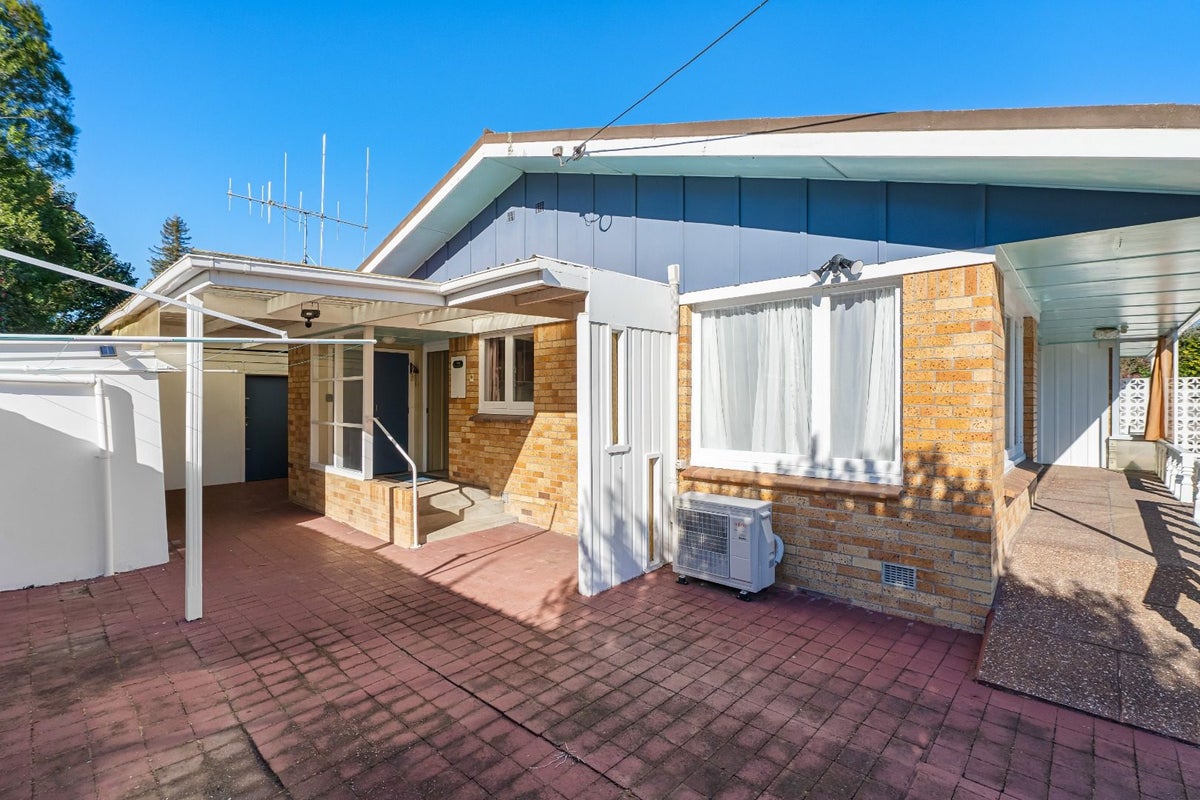 8 Burns Street, Leamington, Cambridge - Carousel 1