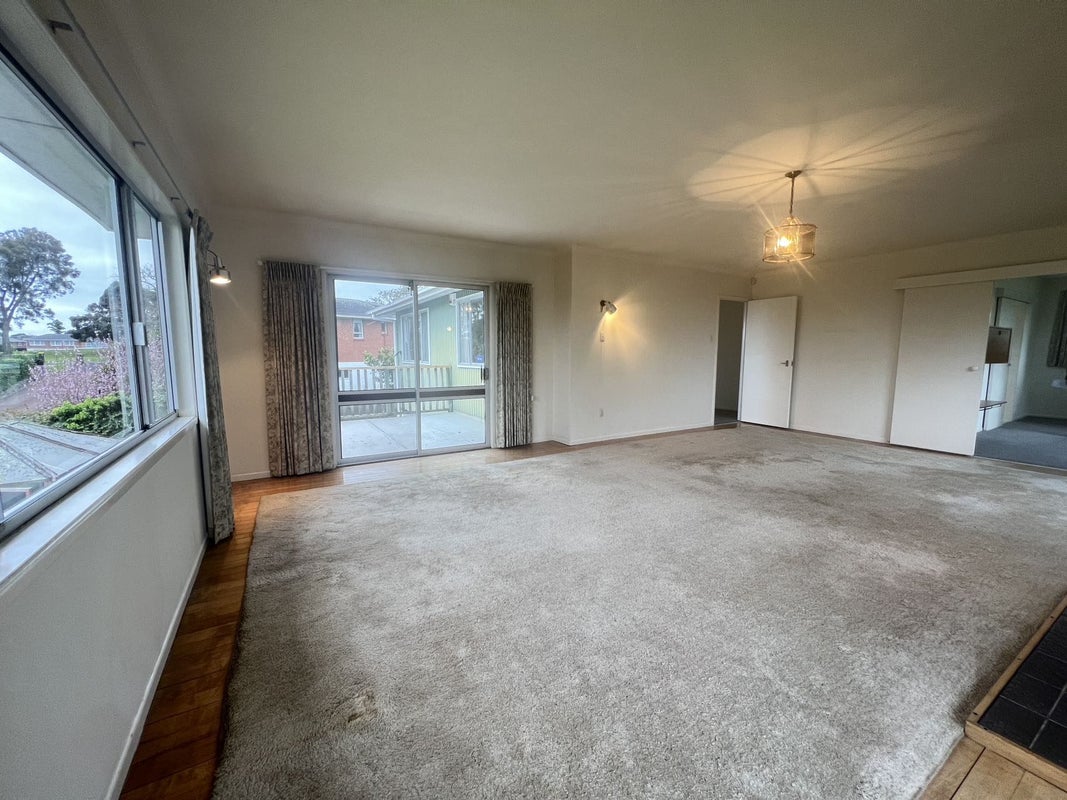 20 Sunnyhill Crescent, Sunnyhills, Auckland - Carousel 2