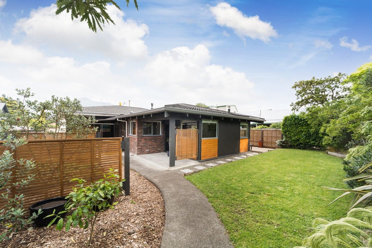 56 Te Awe Awe Street, Hokowhitu, Palmerston North - Carousel 1