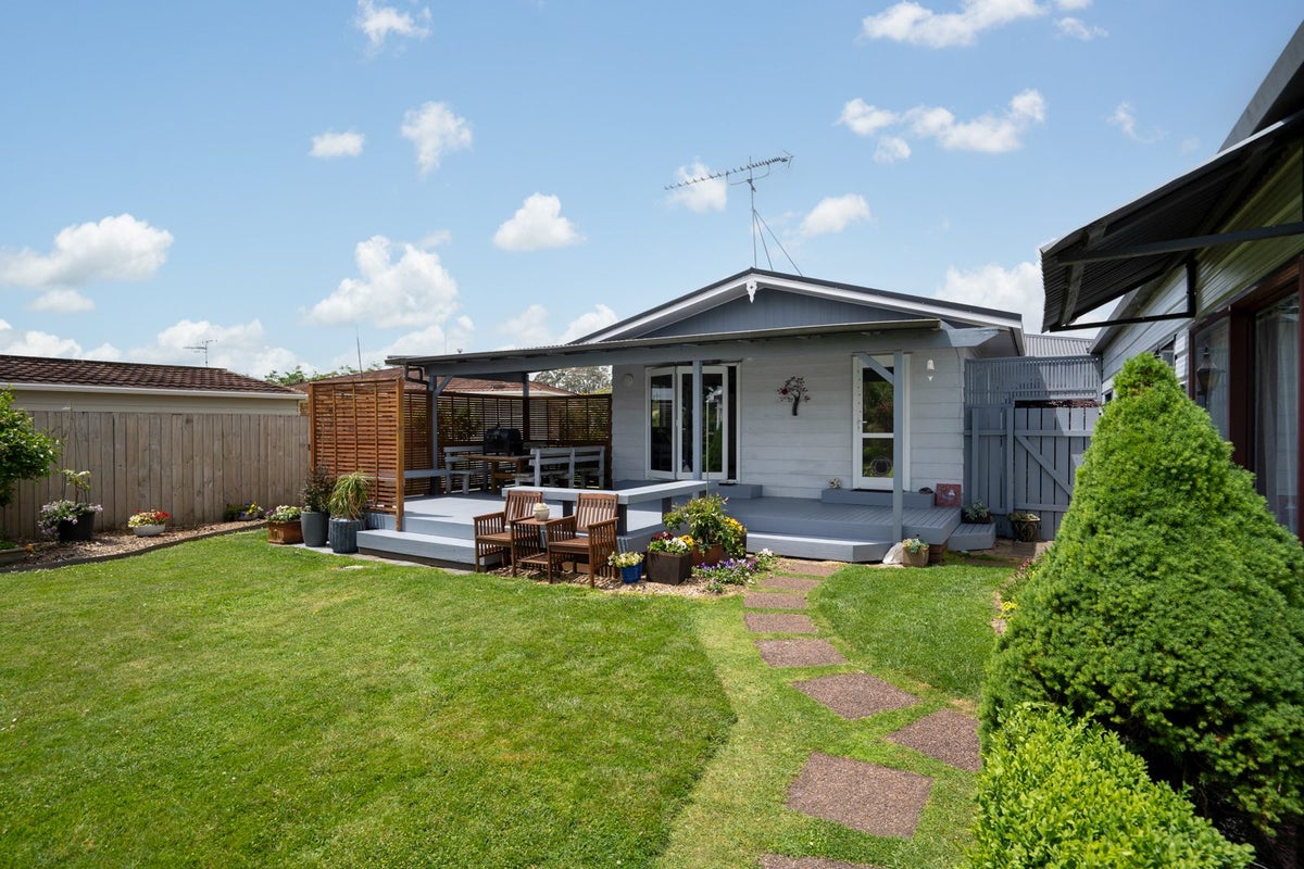 12 Glover Street, Leamington, Cambridge - Carousel 1