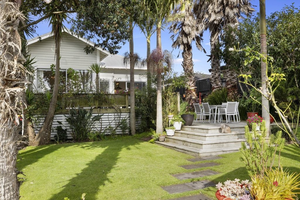 249 Courtenay Street, Strandon, New Plymouth - Carousel 19
