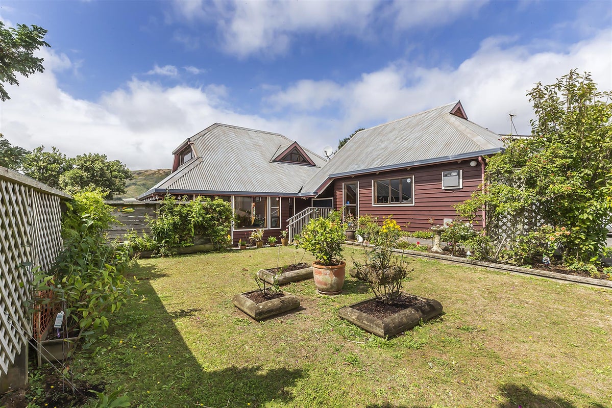 19 Rembrandt Avenue, Tawa, Wellington - Carousel 1